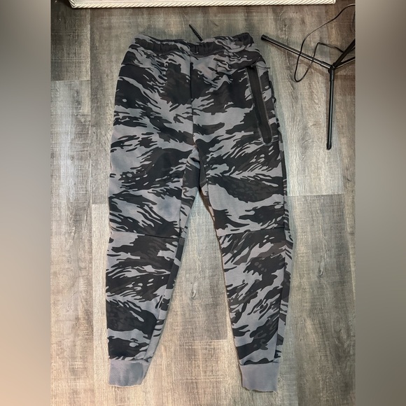 Men’s Nike Sweatpants - Picture 2 of 3